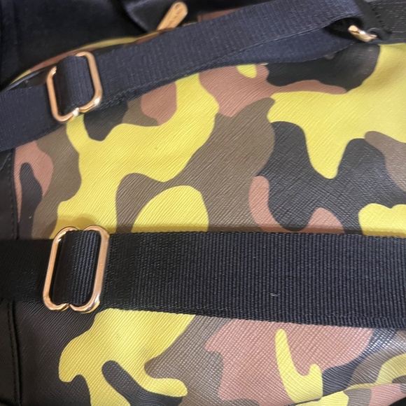 RARE Michael Kors Jet Set Acid Lemon & Green Camo Backpack - Picture 5 of 13